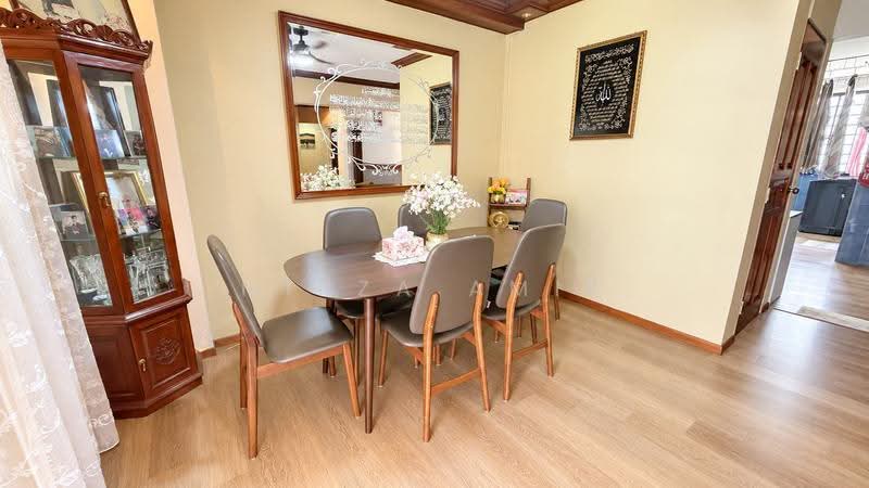 212 Choa Chu Kang Central, 212 Choa Chu Kang Central, Dairy Farm / Bukit Panjang / Choa Chu Kang, 3 Bedrooms, 1,119 sqft, HDB Flat For Sale, by Mirza Amir, 500271173 - Dining Room - PropertyGuru.com.sg