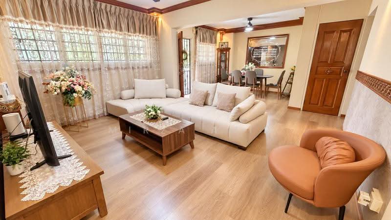 212 Choa Chu Kang Central, 212 Choa Chu Kang Central, Dairy Farm / Bukit Panjang / Choa Chu Kang, 3 Bedrooms, 1,119 sqft, HDB Flat For Sale, by Mirza Amir, 500271173 - Living Room - PropertyGuru.com.sg