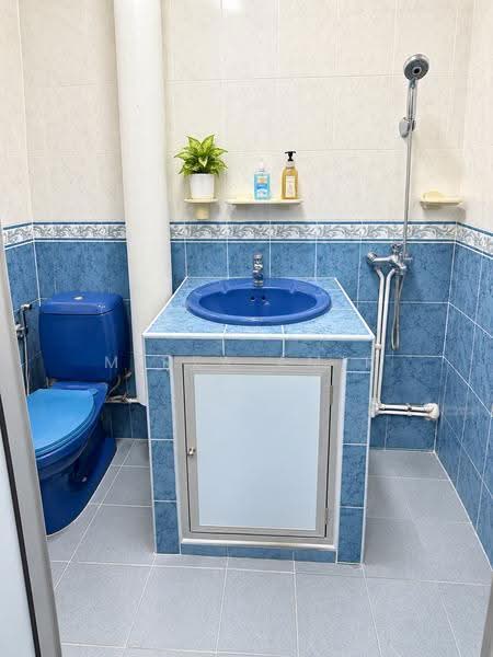 212 Choa Chu Kang Central, 212 Choa Chu Kang Central, Dairy Farm / Bukit Panjang / Choa Chu Kang, 3 Bedrooms, 1,119 sqft, HDB Flat For Sale, by Mirza Amir, 500271173 - Bathroom - PropertyGuru.com.sg