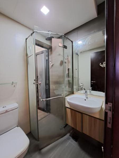 NottingHill Suites, 29A Toh Tuck Road, Clementi Park / Upper Bukit Timah, 1 Bedroom, 657 sqft, Apartment For Sale, by Eddy Ang, 500271177 - Bathroom - PropertyGuru.com.sg