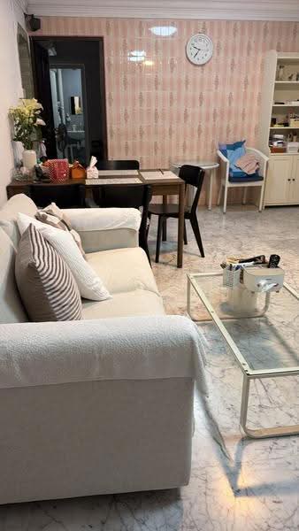 528 Jurong West Street 52, 528 Jurong West Street 52, Boon Lay / Jurong / Tuas, Room Rental, 100 sqft, HDB Flat For Rent, by Eddy Ang, 500271191 - Living Room - PropertyGuru.com.sg