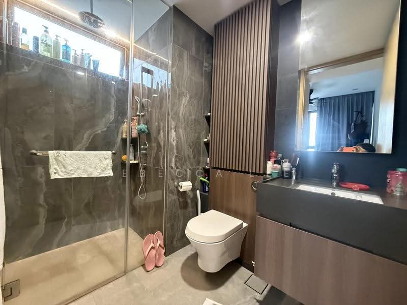 Midwood, 8 Hillview Rise, Dairy Farm / Bukit Panjang / Choa Chu Kang, 2 Bedrooms, 775 sqft, Condominium For Sale, by Rebecca Lee, 500271201 - Bathroom - PropertyGuru.com.sg