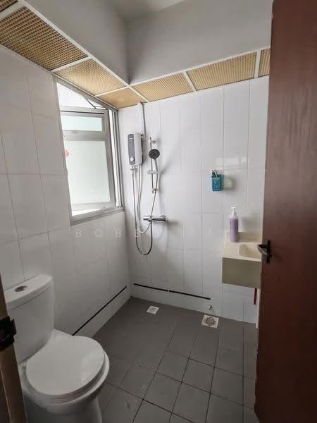 513D Yishun Street 51, 513D Yishun Street 51, Sembawang / Yishun, 4 Bedrooms, 1,292 sqft, HDB Flat For Sale, by Bobby Raj, 500271202 - Bathroom - PropertyGuru.com.sg