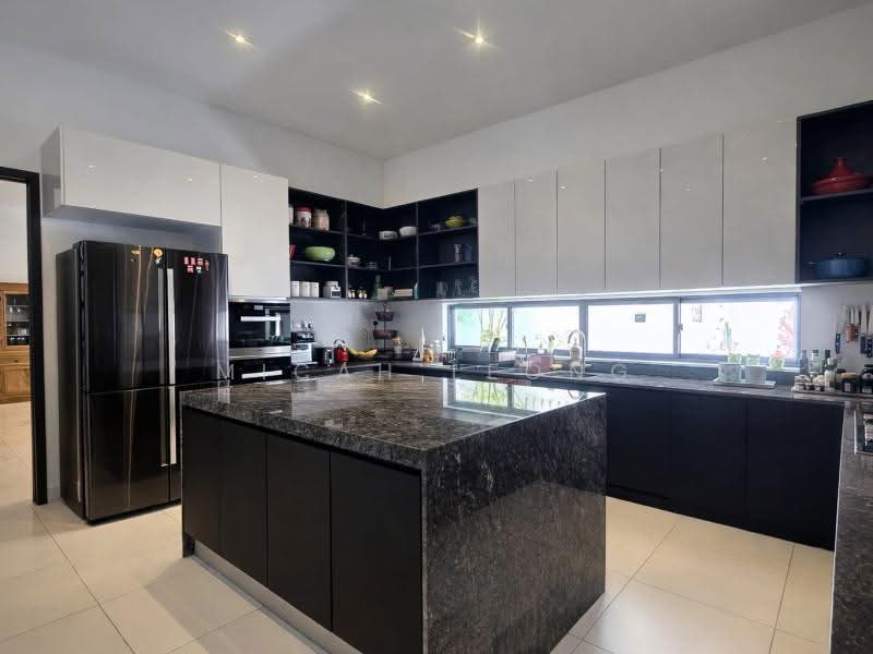 REALSTAR Frankel Estate Semi-D | Rebuilt with Pool & Lift | 5 Ensuite Bedrooms, East Coast / Marine Parade, 5 Bedrooms, 6,000 sqft, Semi-Detached House For Sale, by Micah Leong, 500271213 - Kitchen - PropertyGuru.com.sg