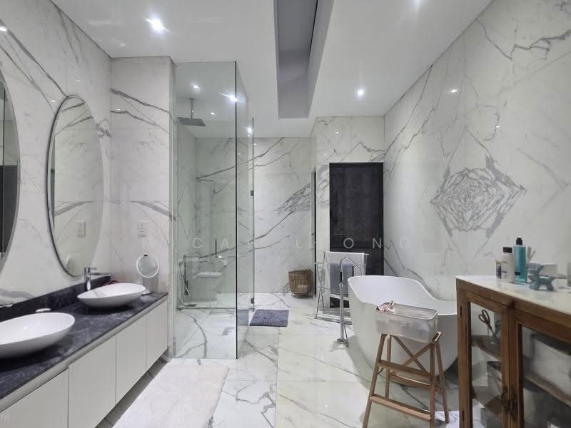 REALSTAR Frankel Estate Semi-D | Rebuilt with Pool & Lift | 5 Ensuite Bedrooms, East Coast / Marine Parade, 5 Bedrooms, 6,000 sqft, Semi-Detached House For Sale, by Micah Leong, 500271213 - Bathroom - PropertyGuru.com.sg