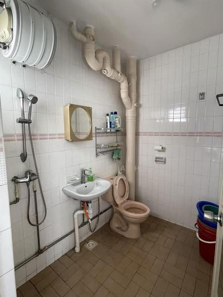 351 Clementi Avenue 2, 351 Clementi Avenue 2, Buona Vista / West Coast / Clementi New Town, Room Rental, 150 sqft, HDB Flat For Rent, by Edward Chuah, 500271224 - Bathroom - PropertyGuru.com.sg
