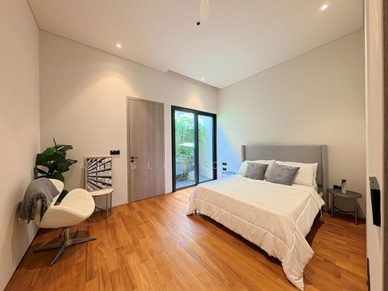 D11 BRAND NEW SEMI D AT HILLCREST, WATTEN ESTATE, BUKIT TIMAH, Watten, Dunearn, Hillcrest, Greenmead, Newton / Novena, 5 Bedrooms, 6,702 sqft, Semi-Detached House For Sale, by Ainsley Chong, 500271226 - Bedroom - PropertyGuru.com.sg