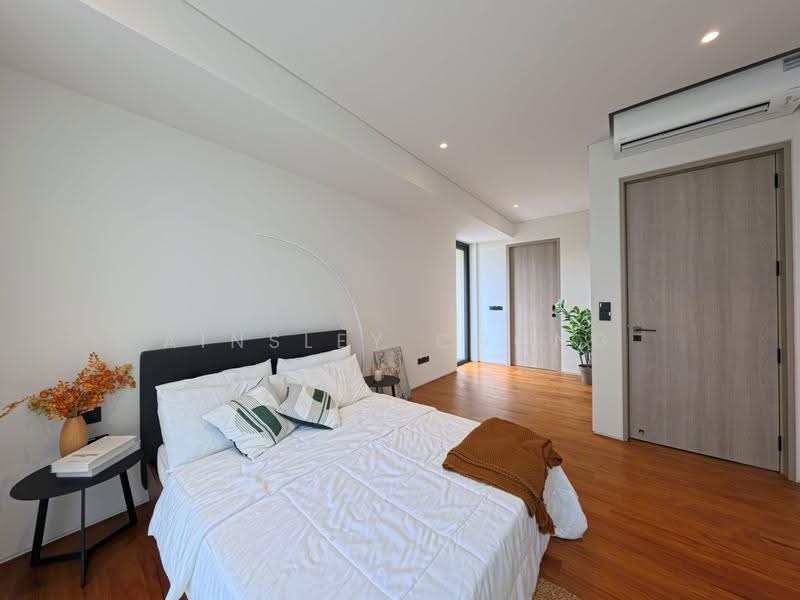 D11 BRAND NEW SEMI D AT HILLCREST, WATTEN ESTATE, BUKIT TIMAH, Watten, Dunearn, Hillcrest, Greenmead, Newton / Novena, 5 Bedrooms, 6,702 sqft, Semi-Detached House For Sale, by Ainsley Chong, 500271226 - Bedroom - PropertyGuru.com.sg