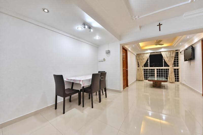 217 Lorong 8 Toa Payoh, 217 Lorong 8 Toa Payoh, Balestier / Toa Payoh, Room Rental, 100 sqft, HDB Flat For Rent, by Sky Chiu, 500271291 - Shared Dining Hall - PropertyGuru.com.sg