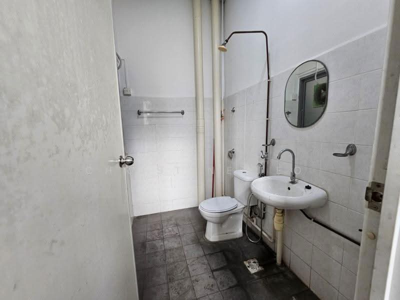 Enterprise Hub, 48 Toh Guan Road East, Boon Lay / Jurong / Tuas, 5,360 sqft, Factory / Workshop (B2) For Sale, by Christine Teo, 500271297 - Bathroom - CommercialGuru.com.sg