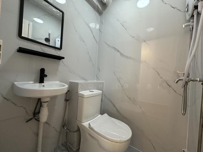 People's Park Complex, 1 Park Road, Boat Quay / Raffles Place / Marina, Room Rental, 250 sqft, Apartment For Rent, by Eric Koh (许子杰), 500271322 - Bathroom - PropertyGuru.com.sg