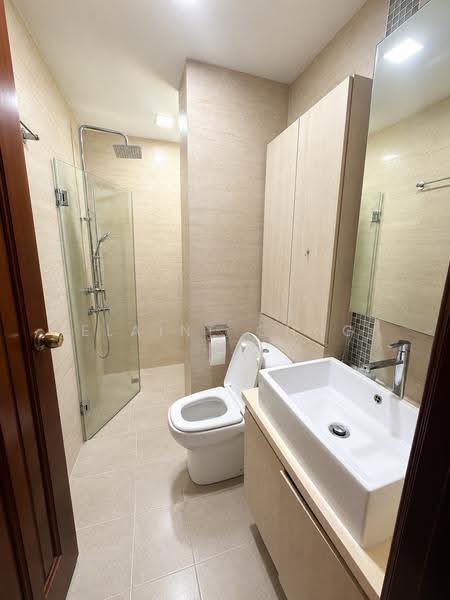 Spring Grove, 53 Grange Road, Tanglin / Holland / Bukit Timah, 3 Bedrooms, 1,400 sqft, Condominium For Rent, by Elaine Chng, 500271325 - Bathroom - PropertyGuru.com.sg
