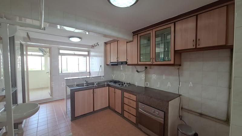 1 Lorong 7 Toa Payoh, 1 Lorong 7 Toa Payoh, Balestier / Toa Payoh, 2 Bedrooms, 720 sqft, HDB Flat For Sale, by (Ekky) Sri Redjeki Widjaja, 500271362 - Kitchen - PropertyGuru.com.sg