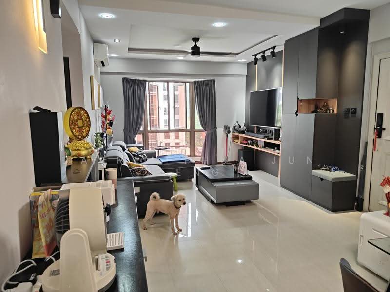 Parkview Apartments, 1 Bukit Batok Street 25, Dairy Farm / Bukit Panjang / Choa Chu Kang, 3 Bedrooms, 1,120 sqft, Apartment For Sale, by Darren Phua Jun Feng, 500271365 - Living Room - PropertyGuru.com.sg