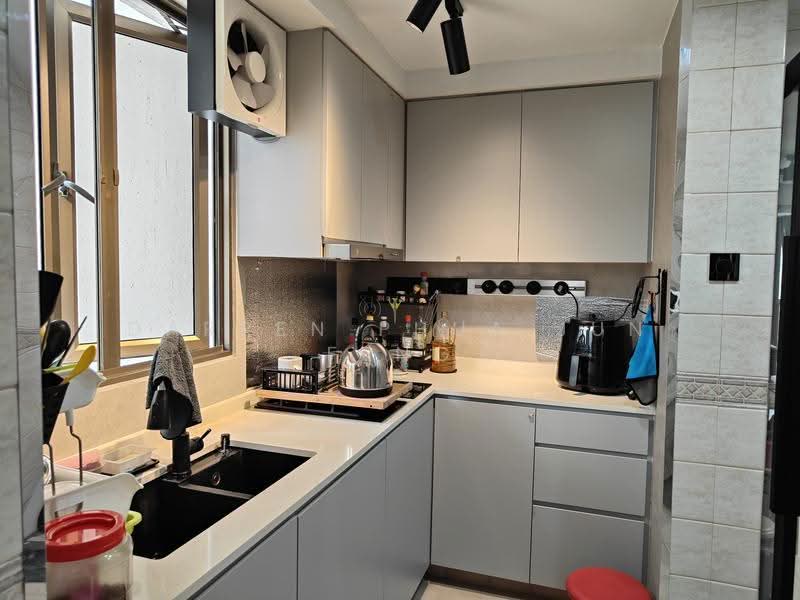 Parkview Apartments, 1 Bukit Batok Street 25, Dairy Farm / Bukit Panjang / Choa Chu Kang, 3 Bedrooms, 1,120 sqft, Apartment For Sale, by Darren Phua Jun Feng, 500271365 - Kitchen - PropertyGuru.com.sg