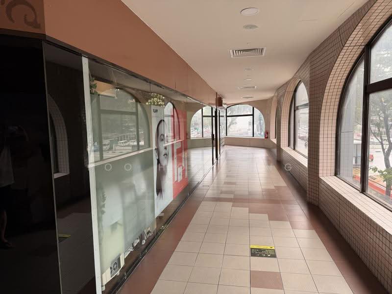 Furama City Centre, 60 Eu Tong Sen Street, Boat Quay / Raffles Place / Marina, 441 sqft, Other Retail For Rent, by Foo Hoo Seng, 500271370 - Corridor - CommercialGuru.com.sg