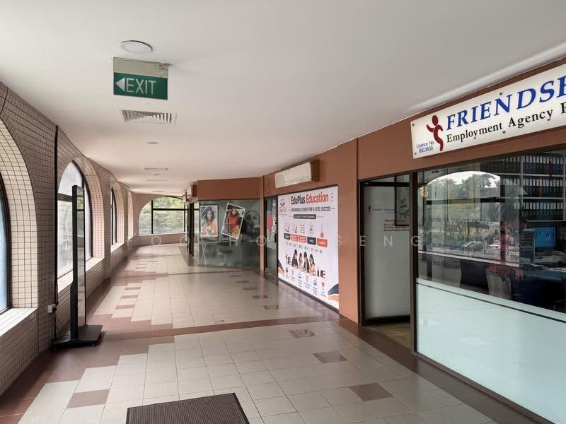 Furama City Centre, 60 Eu Tong Sen Street, Boat Quay / Raffles Place / Marina, 441 sqft, Other Retail For Rent, by Foo Hoo Seng, 500271370 - Corridor - CommercialGuru.com.sg