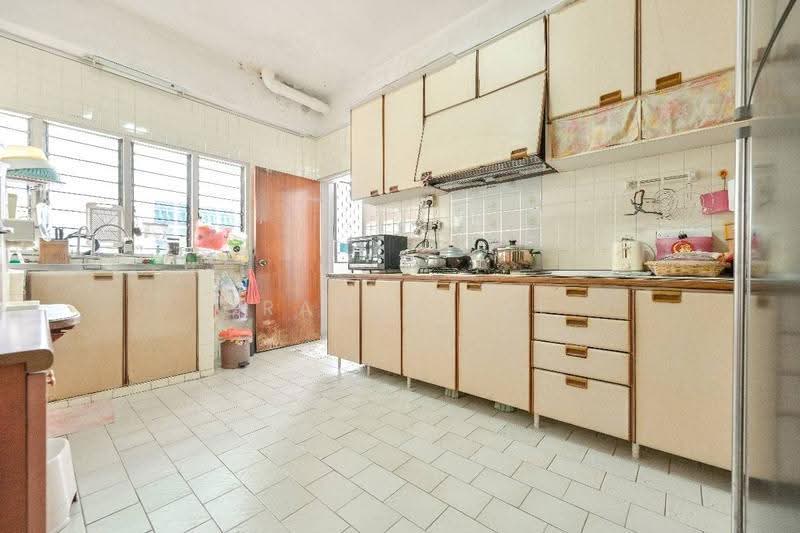 Sing Lian Building, 386 Changi Road, Eunos / Geylang / Paya Lebar, 4 Bedrooms, 2,045 sqft, Apartment For Sale, by Gracia Lee, 500271384 - PropertyGuru.com.sg