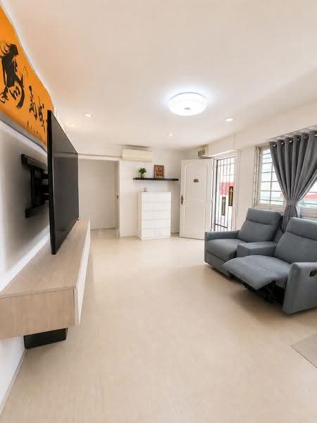 275 Yishun Street 22, 275 Yishun Street 22, Sembawang / Yishun, 3 Bedrooms, 904 sqft, HDB Flat For Rent, by Eden Li, 500271396 - Living Room - PropertyGuru.com.sg