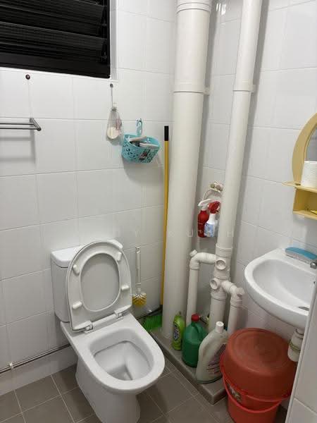 575 Hougang Street 51, 575 Hougang Street 51, Hougang / Punggol / Sengkang, Room Rental, 160 sqft, HDB Flat For Rent, by Andy Kuah, 500271398 - Bathroom - PropertyGuru.com.sg