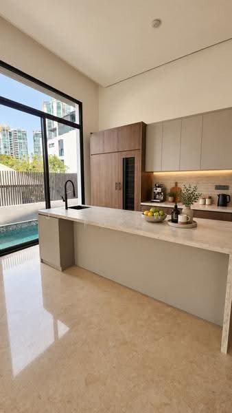 FINEST BRAND NEW DETACHED BOURNEMOUTH, Bournemouth Road, East Coast / Marine Parade, 6 Bedrooms, 8,826 sqft, Detached House For Sale, by Julius WL Fock, 500271409 - Kitchen - PropertyGuru.com.sg