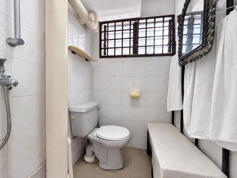 308 Clementi Avenue 4, 308 Clementi Avenue 4, Buona Vista / West Coast / Clementi New Town, 3 Bedrooms, 721 sqft, HDB Flat For Rent, by Veroy Chua, 500271419 - Bathroom - PropertyGuru.com.sg