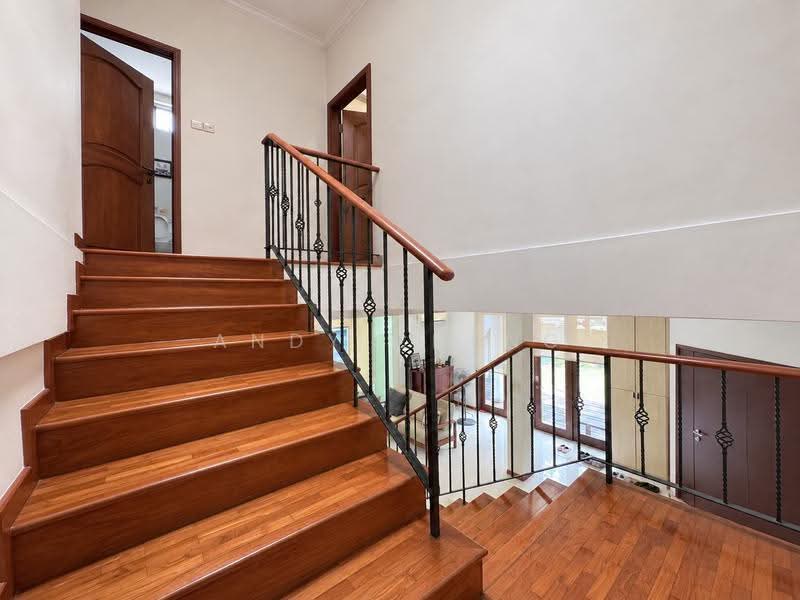โ
๐๐ฎ๐ป๐ฑ๐ฒ๐ฑ ๐๐
๐ฐ๐ฒ๐น๐น๐ฒ๐ป๐ฐ๐ฒ โ
Sunset Way | Nan Hua Primary | Corner Terrace For Rebuild, Sunset Way | Sunset Square | Sunset Heights, Clementi Park / Upper Bukit Timah, 3 Bedrooms, 3,500 sqft, Corner Terrace For Sale, by Andy Cheng, 500271443 - Interior - PropertyGuru.com.sg