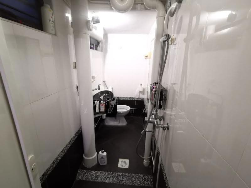 185 Boon Lay Avenue, 185 Boon Lay Avenue, Boon Lay / Jurong / Tuas, 4 Bedrooms, 1,270 sqft, HDB Flat For Sale, by Jose Loh Zhenhao, 500271464 - Bathroom - PropertyGuru.com.sg
