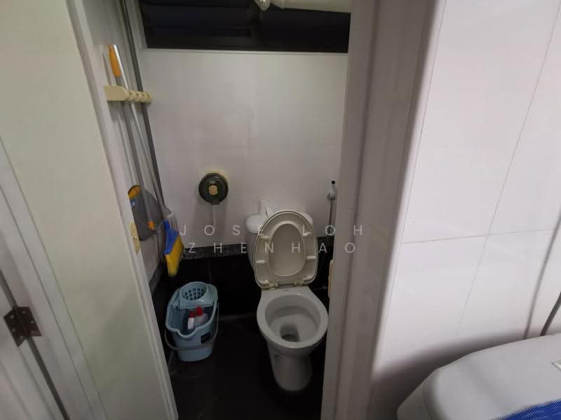 185 Boon Lay Avenue, 185 Boon Lay Avenue, Boon Lay / Jurong / Tuas, 4 Bedrooms, 1,270 sqft, HDB Flat For Sale, by Jose Loh Zhenhao, 500271464 - Bathroom - PropertyGuru.com.sg