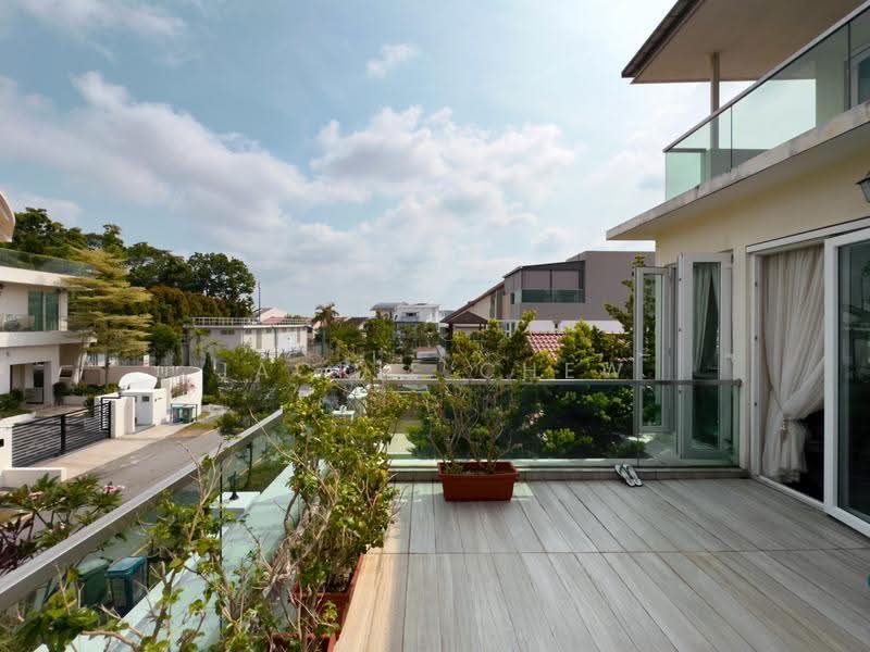 ★ GIANT ★ D19 Serangoon Gardens Estate, Brockhampton Drive, Burghley Drive, Cooling Close, Hougang / Punggol / Sengkang, 6 Bedrooms, 4,001 sqft, Semi-Detached House For Sale, by Jackie Chew, 500271469 - Balcony - PropertyGuru.com.sg