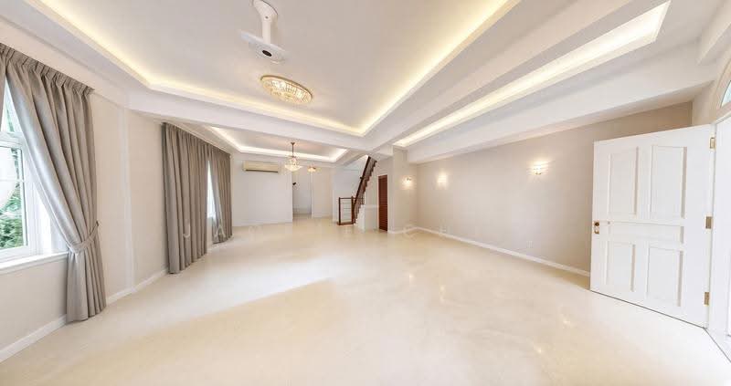 ★ GIANT ★ D19 Serangoon Gardens Estate, Brockhampton Drive, Burghley Drive, Cooling Close, Hougang / Punggol / Sengkang, 6 Bedrooms, 4,001 sqft, Semi-Detached House For Sale, by Jackie Chew, 500271469 - Living Room - PropertyGuru.com.sg