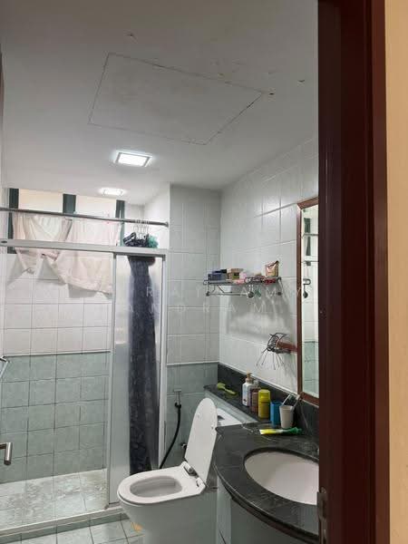 Summerdale, 2 Boon Lay Drive, Boon Lay / Jurong / Tuas, 3 Bedrooms, 1,399 sqft, Condominium For Sale, by Duraisamy Chandramohan (D C Mohan), 500271478 - Bathroom - PropertyGuru.com.sg