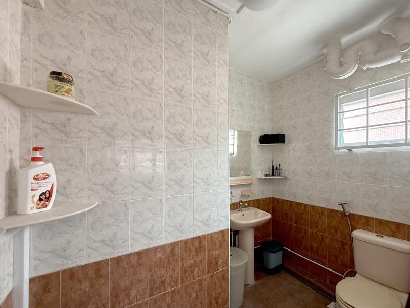 603 Elias Road, 603 Elias Road, Pasir Ris / Tampines, 4 Bedrooms, 1,625 sqft, HDB Flat For Sale, by Fion Tan, 500271479 - Bathroom - PropertyGuru.com.sg