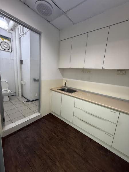 Wcega Tower, 21 Bukit Batok Crescent, Dairy Farm / Bukit Panjang / Choa Chu Kang, 969 sqft, Light Industrial (B1) For Rent, by Jess Poh, 500271492 - Bathroom - CommercialGuru.com.sg
