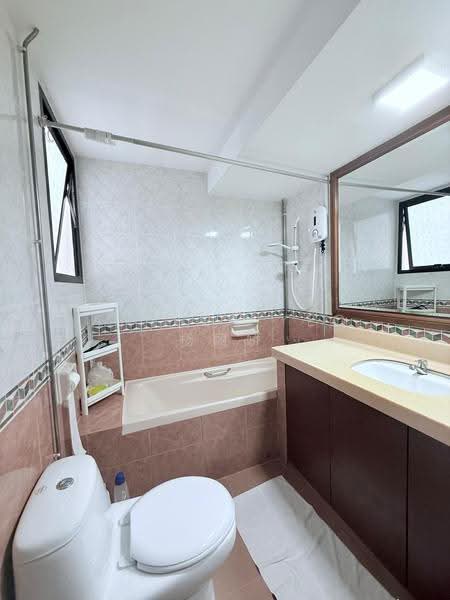 Simsville, 8 Geylang East Avenue 2, Eunos / Geylang / Paya Lebar, 2 Bedrooms, 980 sqft, Condominium For Rent, by Anthea Yeo 杨丽娇, 500271504 - Bathroom - PropertyGuru.com.sg