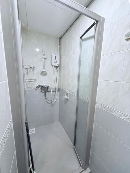 Simsville, 8 Geylang East Avenue 2, Eunos / Geylang / Paya Lebar, 2 Bedrooms, 980 sqft, Condominium For Rent, by Anthea Yeo 杨丽娇, 500271504 - Bathroom - PropertyGuru.com.sg