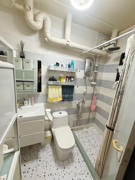 542 Woodlands Drive 16, 542 Woodlands Drive 16, Admiralty / Woodlands, 4 Bedrooms, 1,238 sqft, HDB Flat For Sale, by Richard Lee 李昌盛, 500271509 - Master Bathroom - PropertyGuru.com.sg