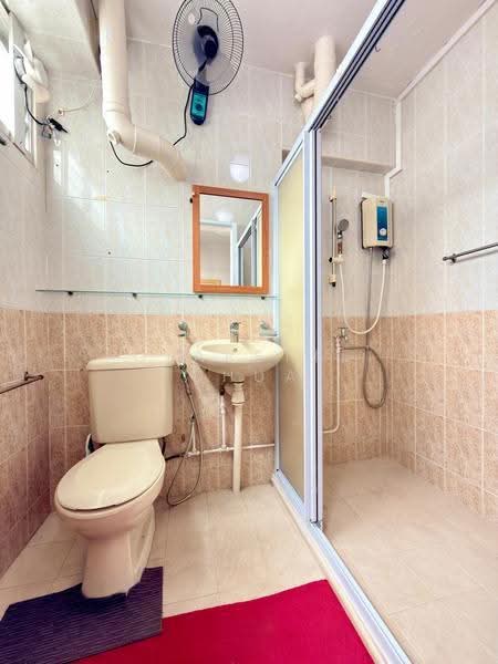 864 Yishun Avenue 4, 864 Yishun Avenue 4, Sembawang / Yishun, 3 Bedrooms, 1,119 sqft, HDB Flat For Sale, by Clarette Chua, 500271511 - Bathroom - PropertyGuru.com.sg
