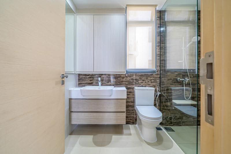 The Luxurie, 27 Compassvale Road, Hougang / Punggol / Sengkang, 2 Bedrooms, 775 sqft, Condominium For Sale, by Serena Goh, 500271516 - Master Bathroom - PropertyGuru.com.sg