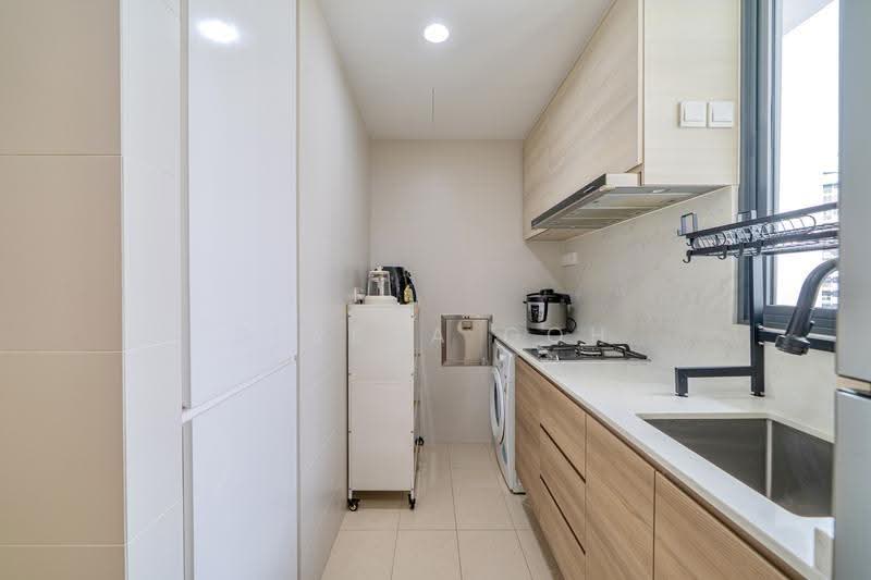 The Luxurie, 27 Compassvale Road, Hougang / Punggol / Sengkang, 2 Bedrooms, 775 sqft, Condominium For Sale, by Serena Goh, 500271516 - Kitchen - PropertyGuru.com.sg