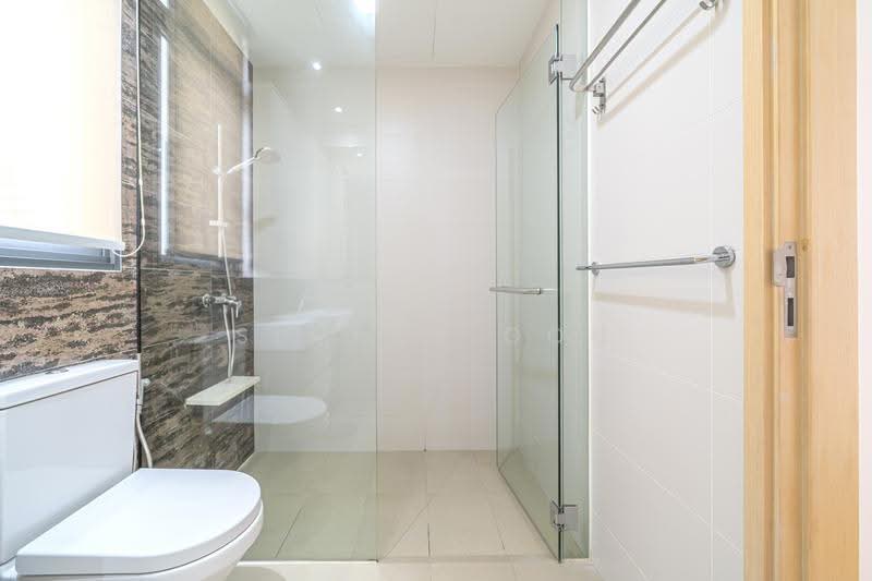 The Luxurie, 27 Compassvale Road, Hougang / Punggol / Sengkang, 2 Bedrooms, 775 sqft, Condominium For Sale, by Serena Goh, 500271516 - Master Bathroom - PropertyGuru.com.sg