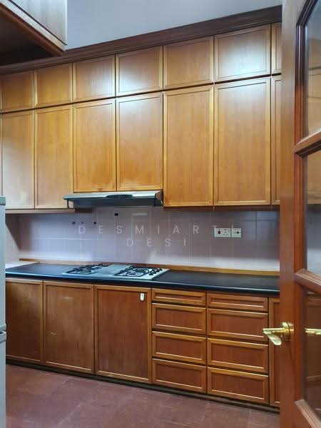 6 BEDROOMS CORNER SEMI DETACHED 3 STOREY 4000SQFT, Jln Rimau of Eunos Road, Eunos / Geylang / Paya Lebar, 6 Bedrooms, 4,000 sqft, Semi-Detached House For Rent, by Desmiarti Desi, 500271519 - PropertyGuru.com.sg