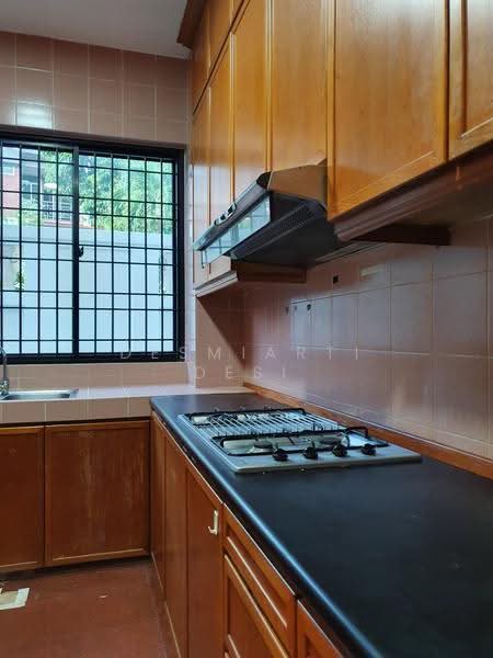 6 BEDROOMS CORNER SEMI DETACHED 3 STOREY 4000SQFT, Jln Rimau of Eunos Road, Eunos / Geylang / Paya Lebar, 6 Bedrooms, 4,000 sqft, Semi-Detached House For Rent, by Desmiarti Desi, 500271519 - PropertyGuru.com.sg