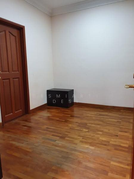 6 BEDROOMS CORNER SEMI DETACHED 3 STOREY 4000SQFT, Jln Rimau of Eunos Road, Eunos / Geylang / Paya Lebar, 6 Bedrooms, 4,000 sqft, Semi-Detached House For Rent, by Desmiarti Desi, 500271519 - PropertyGuru.com.sg