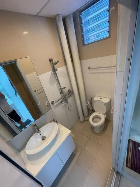 Wcega Tower, 21 Bukit Batok Crescent, Dairy Farm / Bukit Panjang / Choa Chu Kang, 1,184 sqft, Light Industrial (B1) For Sale, by Jess Poh, 500271527 - Bathroom - CommercialGuru.com.sg