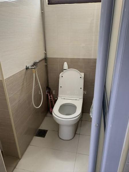 11 Upper Boon Keng Road, 11 Upper Boon Keng Road, Eunos / Geylang / Paya Lebar, 2 Bedrooms, 807 sqft, HDB Flat For Rent, by Lee Hon Chan, 500271529 - Bathroom - PropertyGuru.com.sg