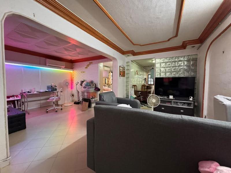 735 Yishun Street 72, 735 Yishun Street 72, Sembawang / Yishun, 2 Bedrooms, 882 sqft, HDB Flat For Sale, by Kenny Lee, 500271530 - Living Room - PropertyGuru.com.sg