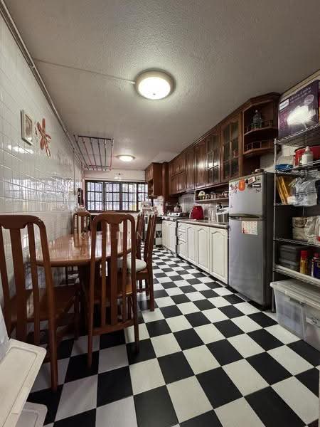 735 Yishun Street 72, 735 Yishun Street 72, Sembawang / Yishun, 2 Bedrooms, 882 sqft, HDB Flat For Sale, by Kenny Lee, 500271530 - Kitchen - PropertyGuru.com.sg