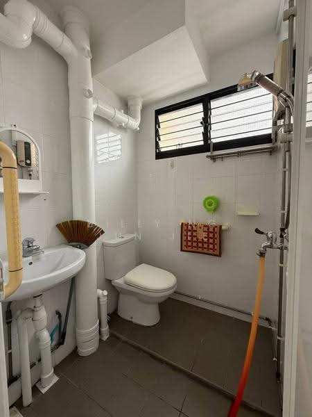 159 Tampines Street 12, 159 Tampines Street 12, Pasir Ris / Tampines, 3 Bedrooms, 980 sqft, HDB Flat For Rent, by Billy Ng Jun Jie, 500271533 - Bathroom - PropertyGuru.com.sg