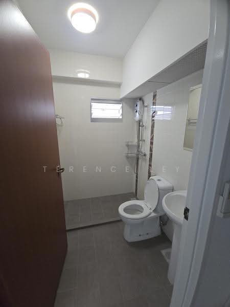 428B Yishun Avenue 11, 428B Yishun Avenue 11, Sembawang / Yishun, Room Rental, 80 sqft, HDB Flat For Rent, by Terence Ley, 500271570 - Master toilet - PropertyGuru.com.sg